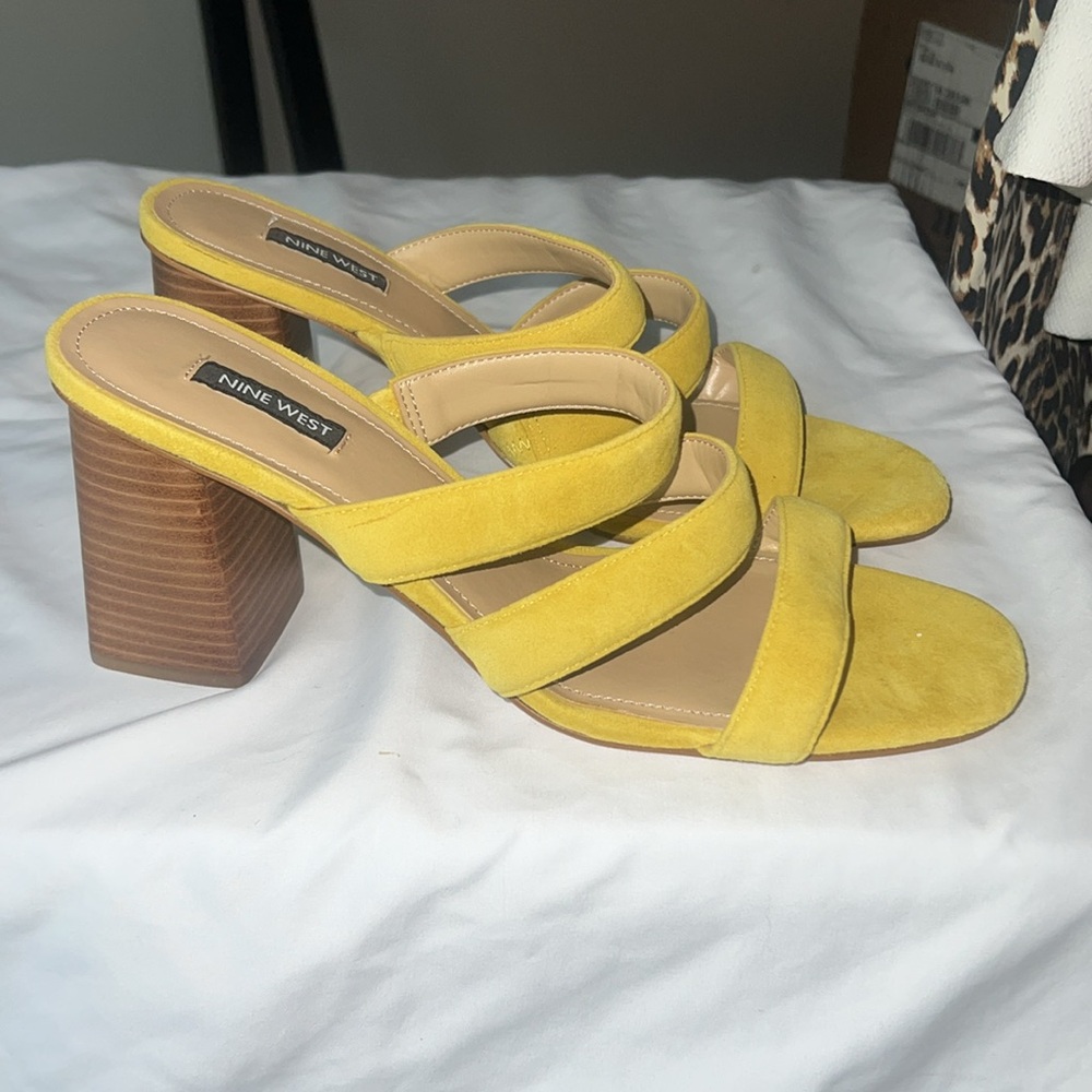 New Never worn Suede Yellow Sandal Heels Nine West